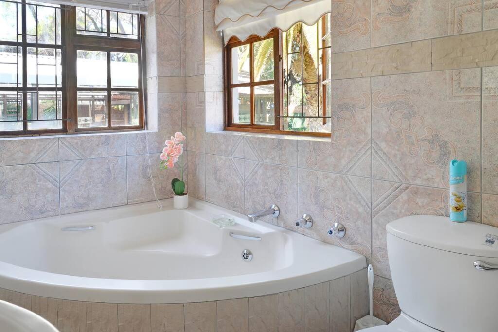 Mawethu Peaceful Garden With Covered Pool And Braai Area Cape Town Luaran gambar